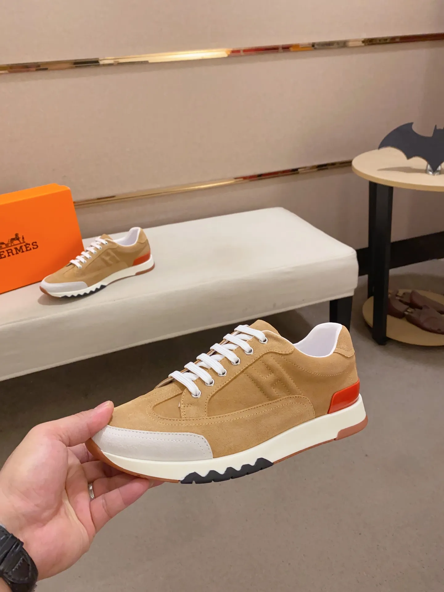 Ex-factory price: 500💰《HERMES》【Classic Original Version】Hermès; Top 🔝 Purchasing Agency 🔍🔍Men's latest 🇺🇸 counters are sold simultaneously, original imported from Italy ▲▲First-layer cowhide ▲▲ (high-end, extravagance and class) times) Exquisite workmanship (Italian 🇮🇹Imported water-dyed 🐂cowhide lining) sole: Original sole provided by the original factory, ⚠️exclusive double-layer activity·TPR·rubber·combined molded outsole; super comfortable·wear-resistant·non-slip·environmental protection The real thing is more beautiful if you take the real thing (high quality, follow the order), you can enter and exit the counter at will * Number of yards: 38·39·40·41·42·43·44# (can be customized 45.)